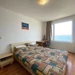 Апартамент Havana And Mountain Views Свети Влас